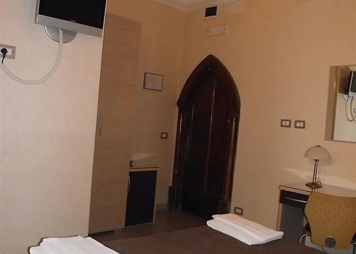 Elide Hotel
