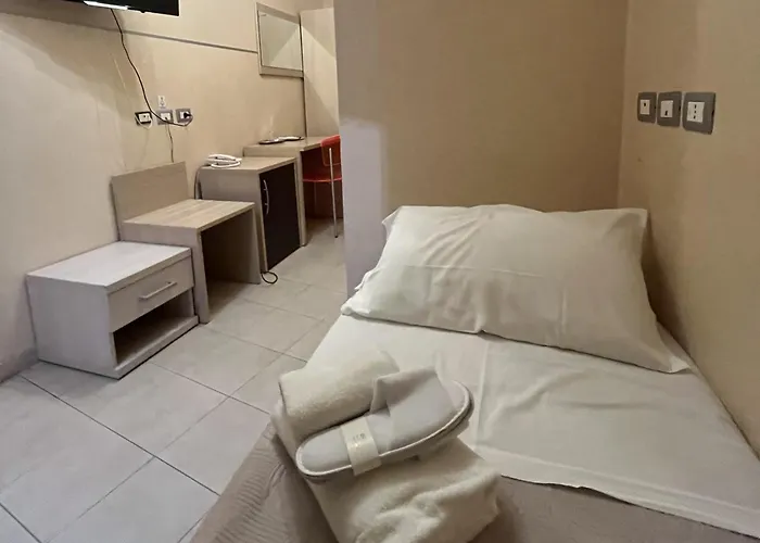 Elide Hotel