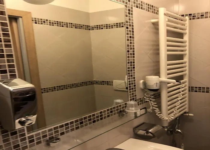 Elide Otel